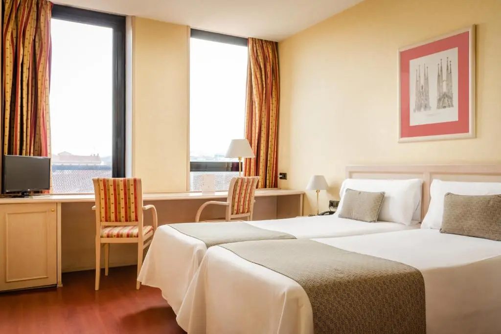 Double room with city view (twin beds)