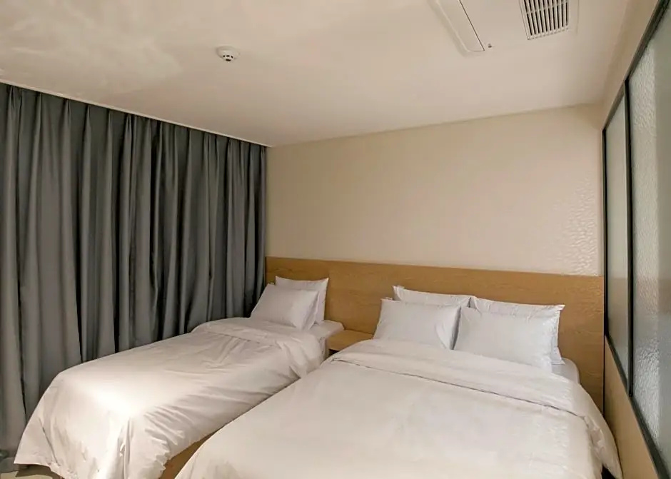 Standard Double room with sea view (twin beds)