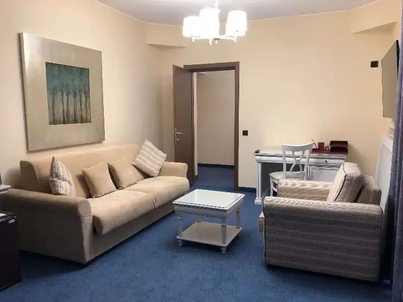 Superior Double Suite with balcony (full double bed)