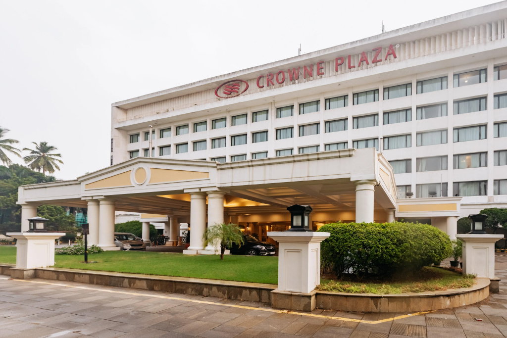 Crowne Plaza Chennai Adyar Park - фото 41