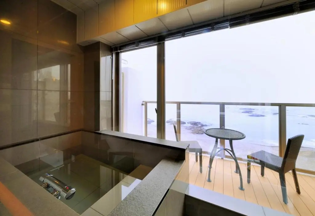 Superior Double room with ocean view (twin beds)