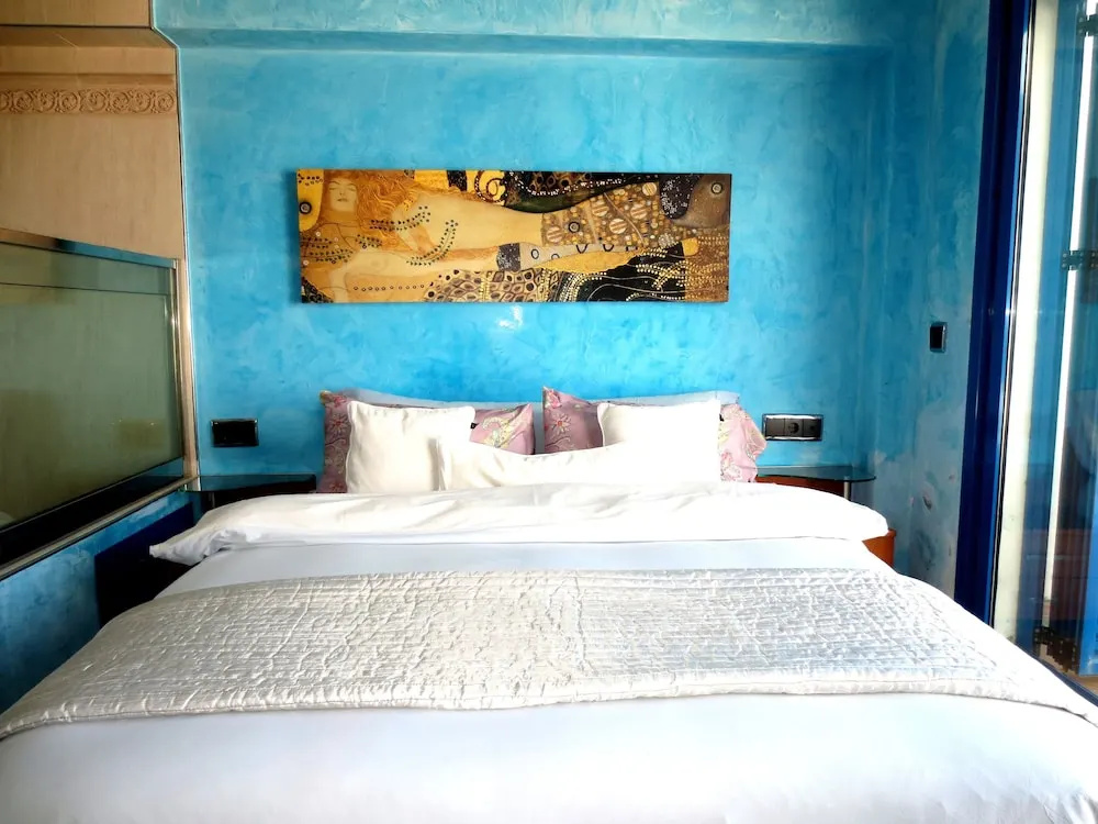 1 Bedroom Apartment with balcony