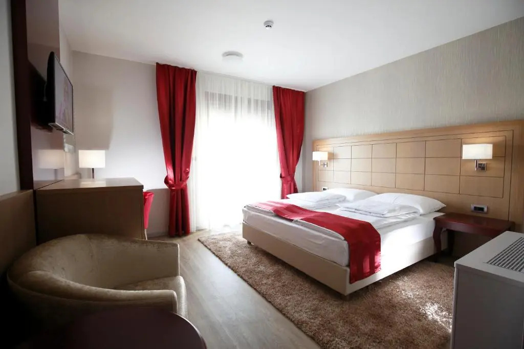 Standard Double room with balcony (full double bed)