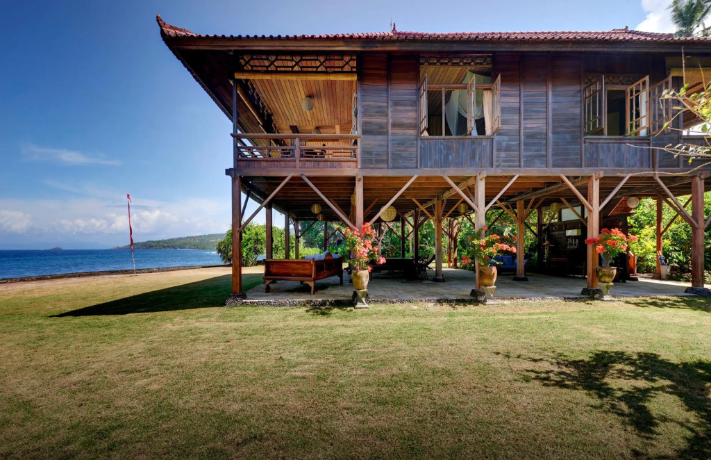 2 Bedrooms Villa