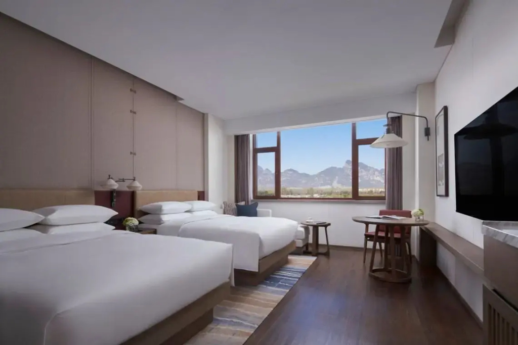 Premier Quadruple room with mountain view