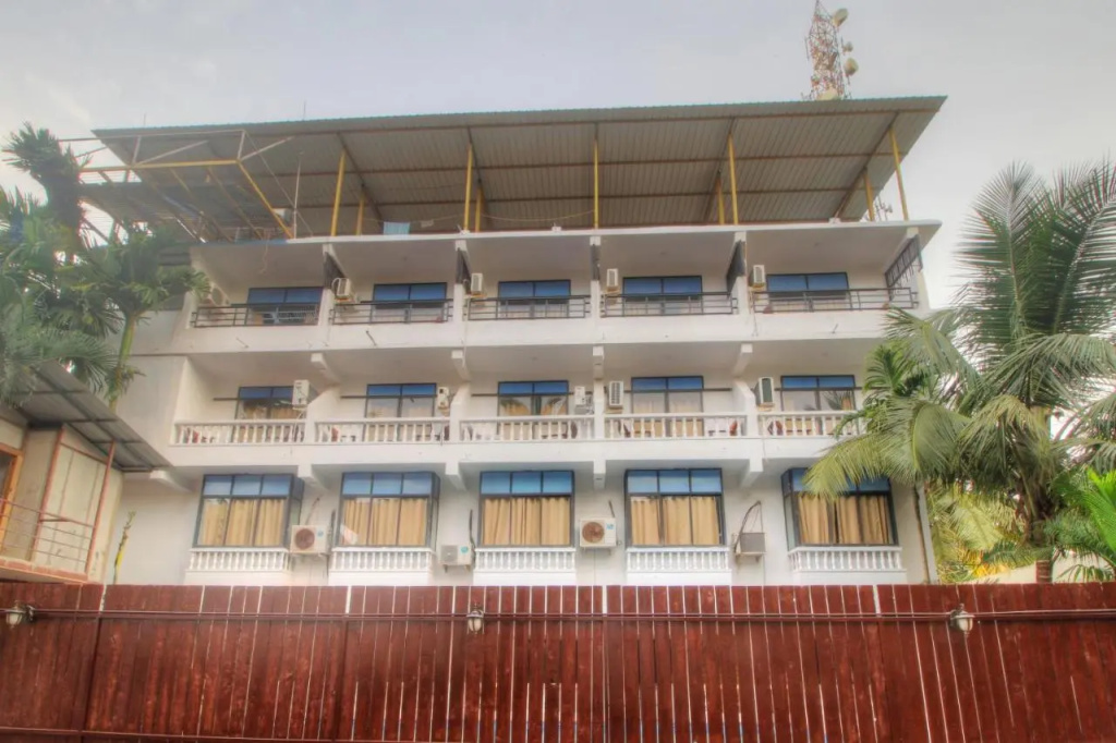Hotel Pleasure Inn near Turtle Beach, Morjim