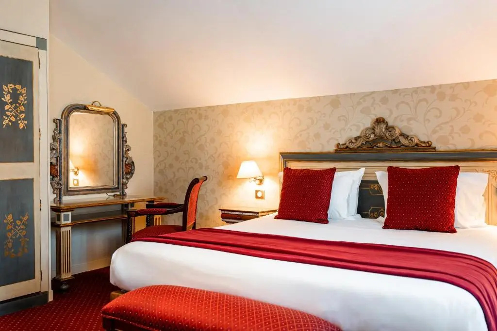 Deluxe Double room (full double bed)
