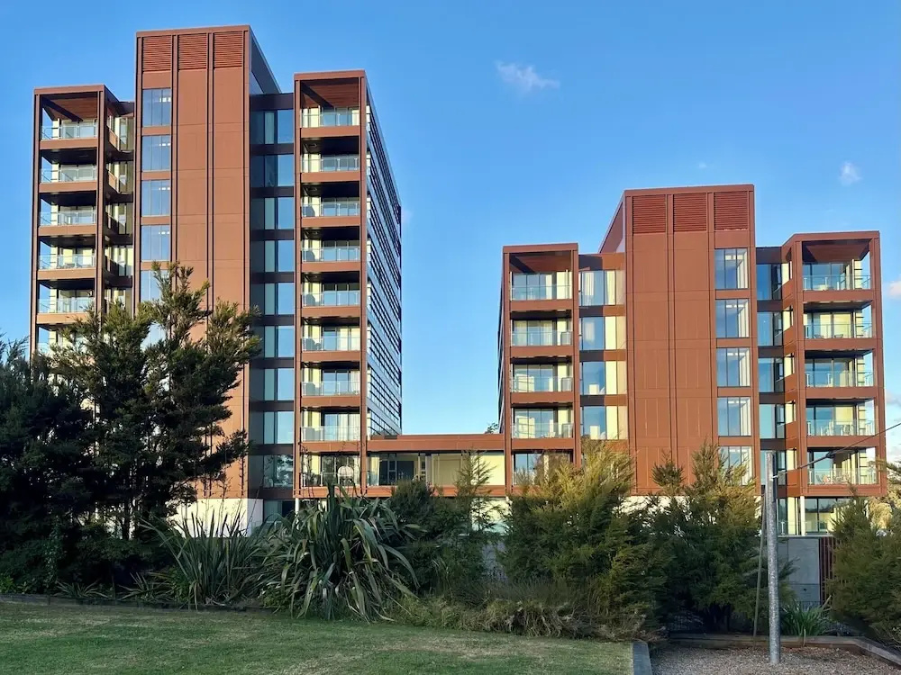 1BR with Balcony Close to Ferry by Zodiak Stays