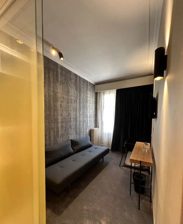 Double Suite (full double bed)