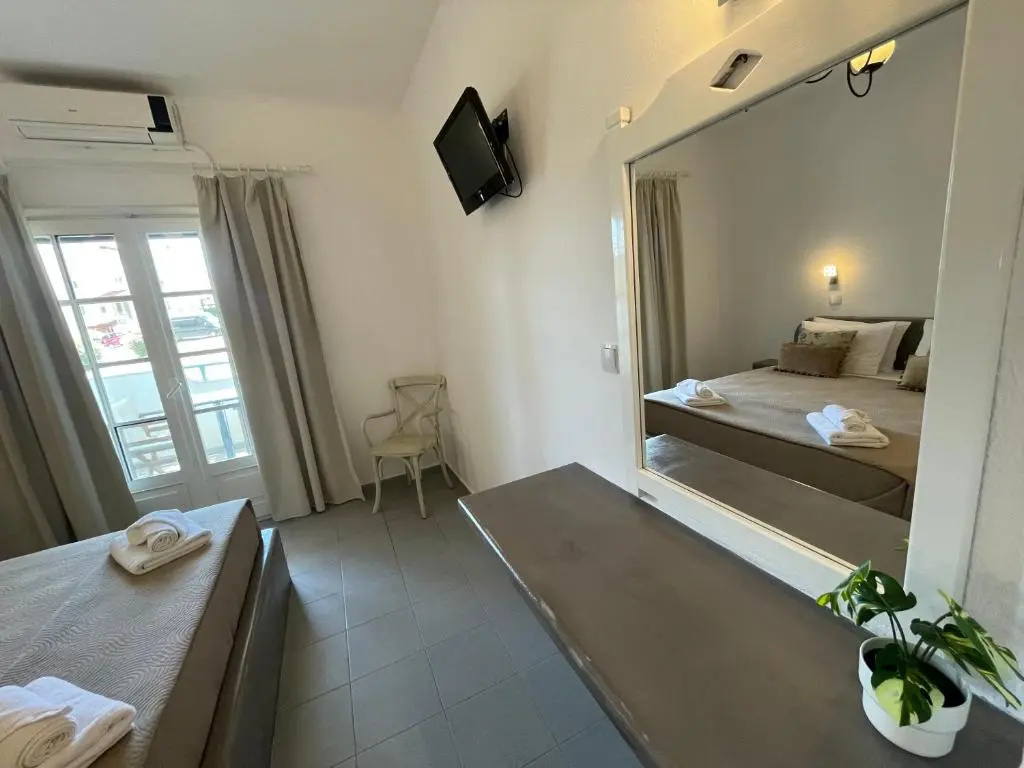 Standard Double room with garden view (full double bed)