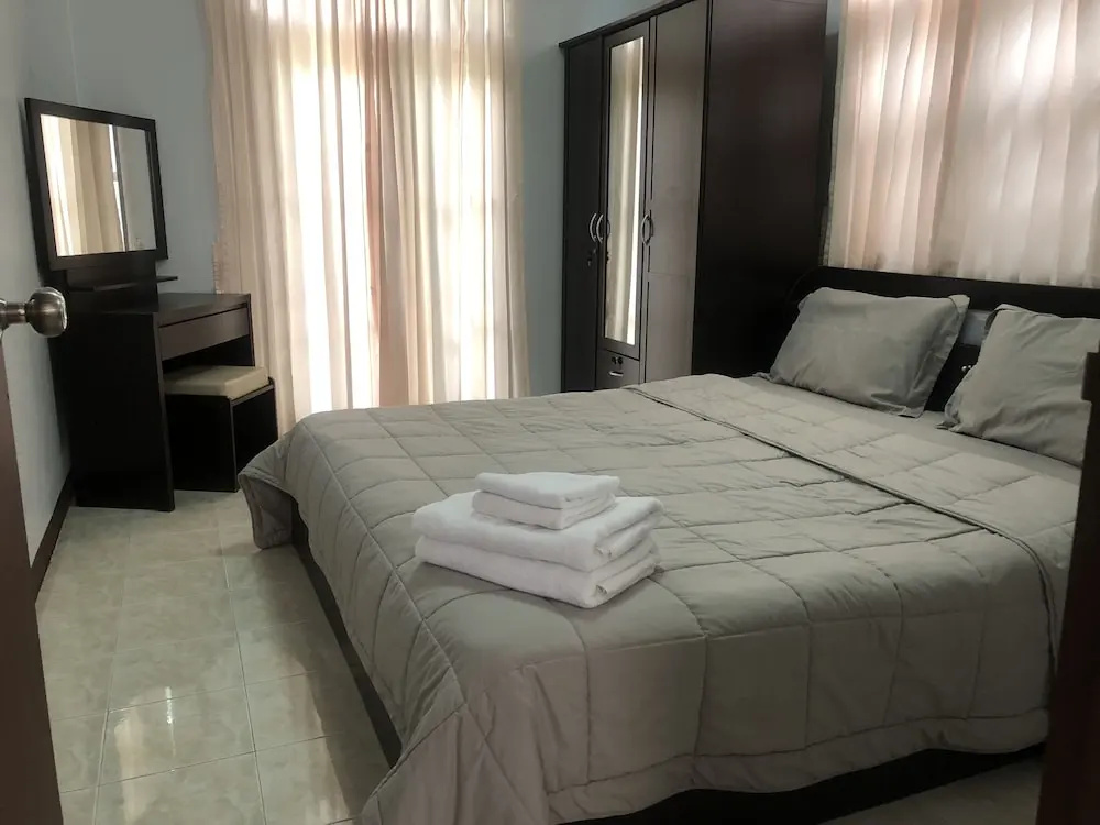 2 Bedrooms Family Cottage with balcony and with garden view
