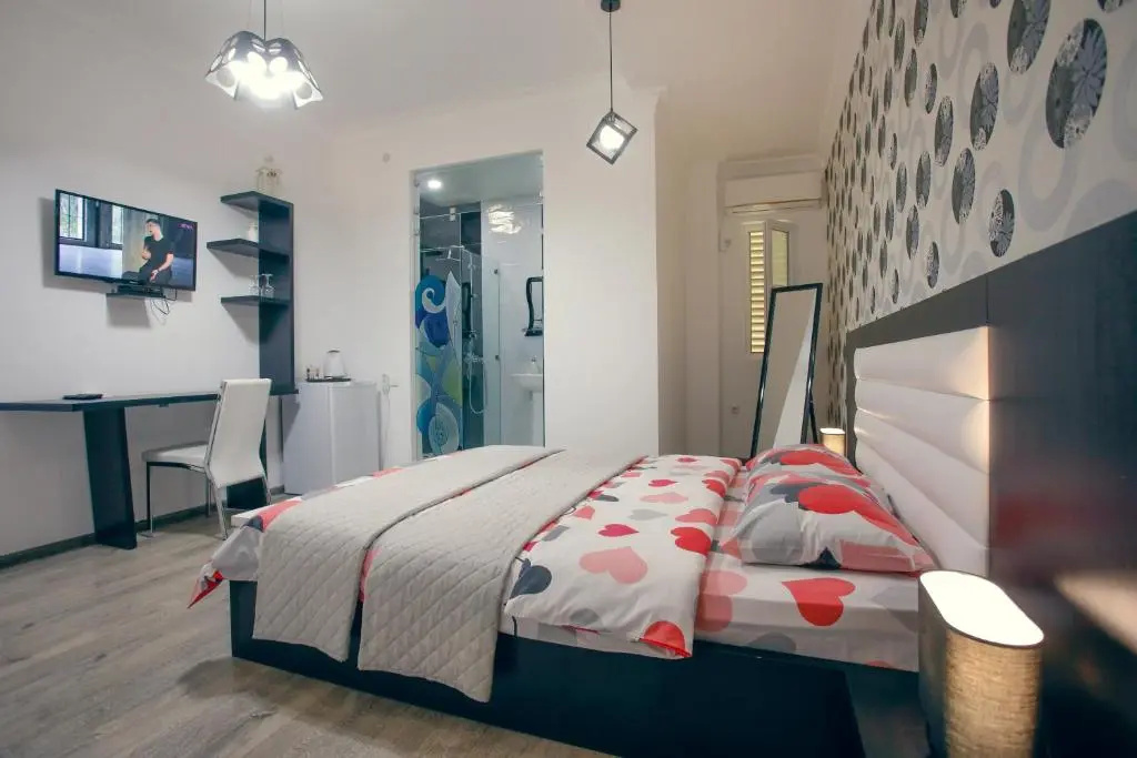 Standard Double room with garden view (full double bed)