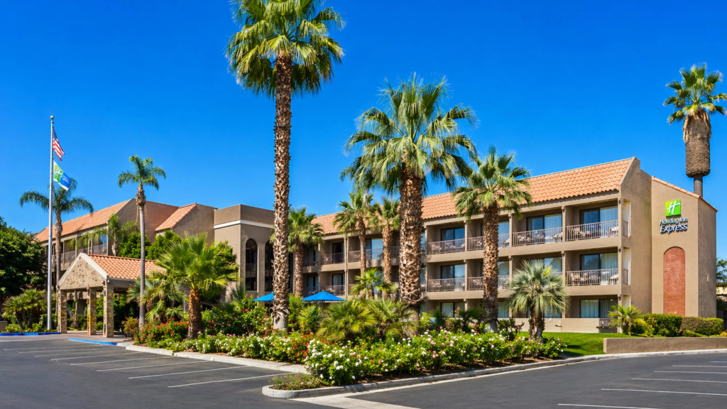 Holiday Inn Express Palm-Desert by IHG
