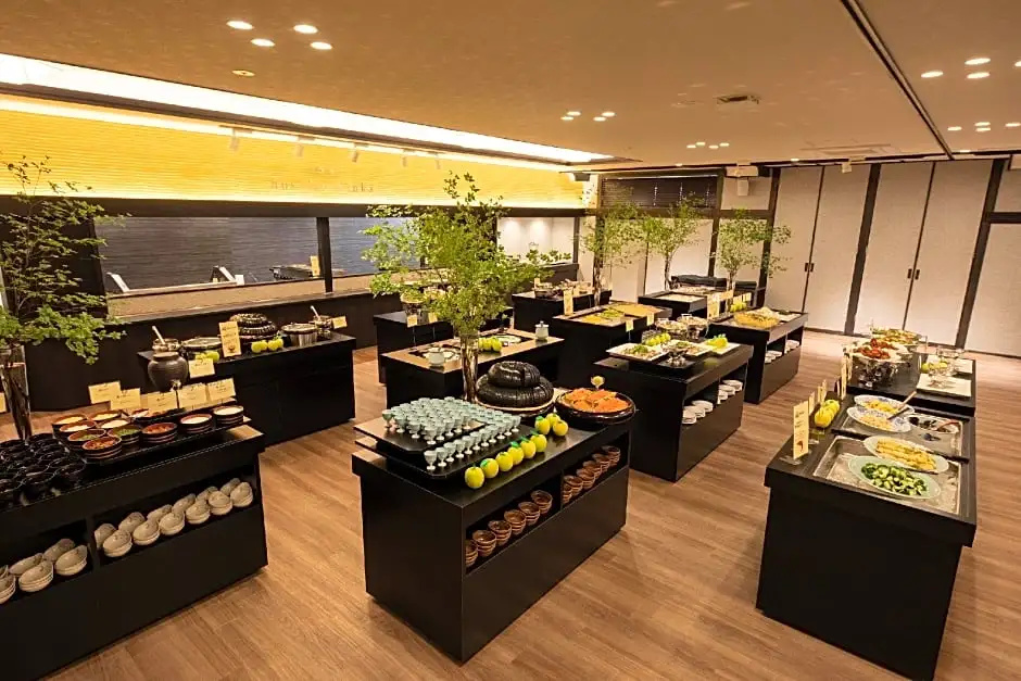 Food & Beverage