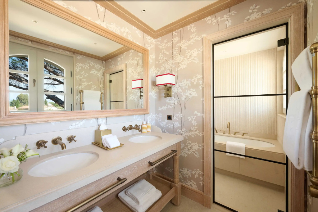 Classic room with garden view
