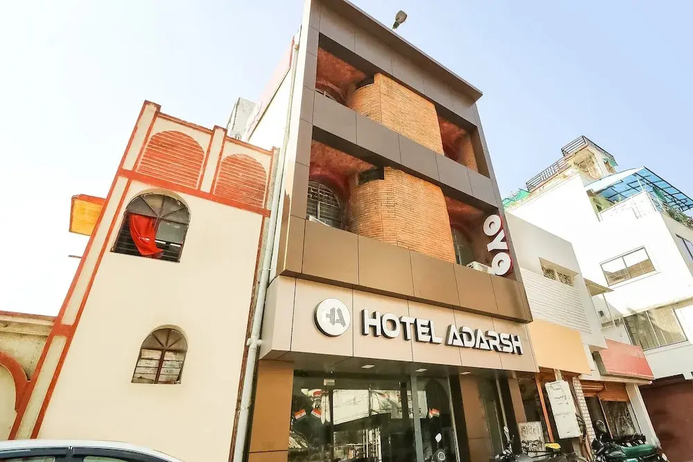 OYO 28789 Hotel Adarsh