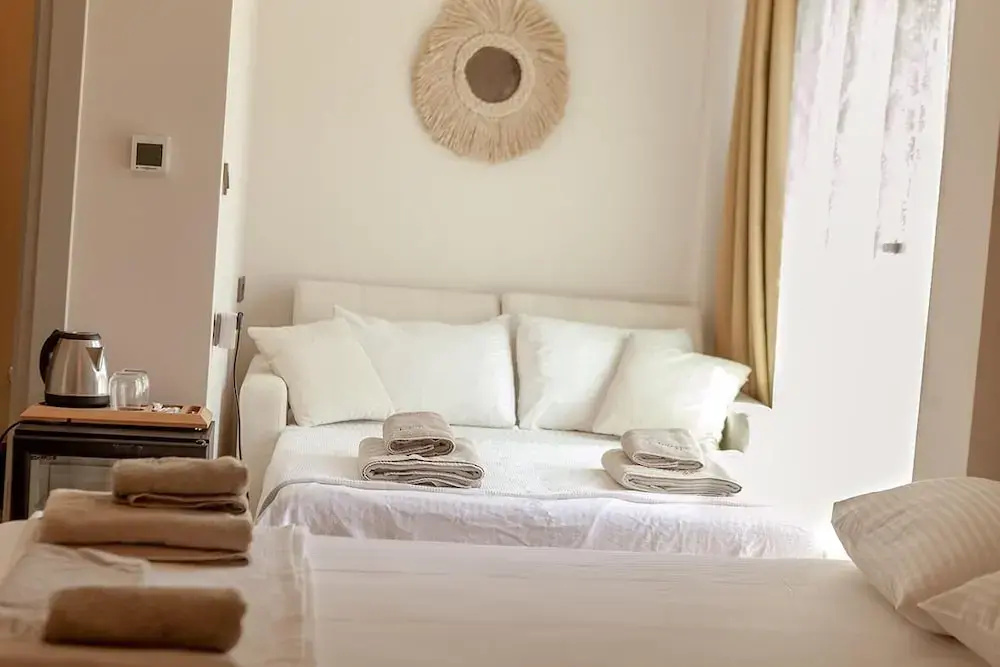Standard Double room with balcony (full double bed)