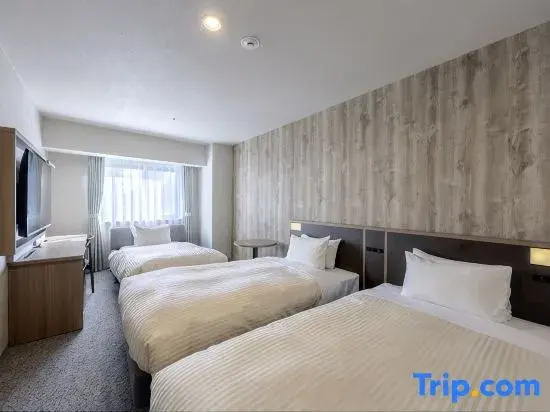 Standard Triple room with city view