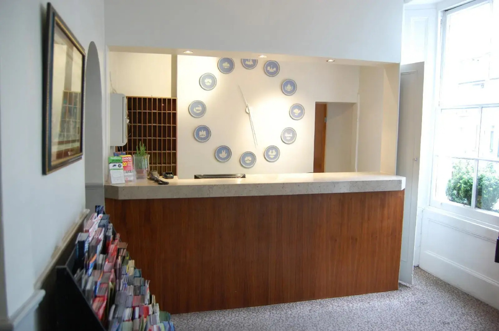 Lords Hotel - Photo 2