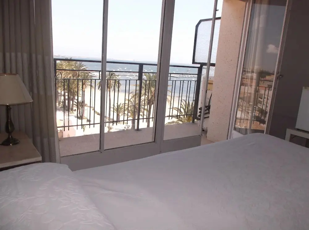 Standard Double room with balcony and with partial sea view (full double bed)