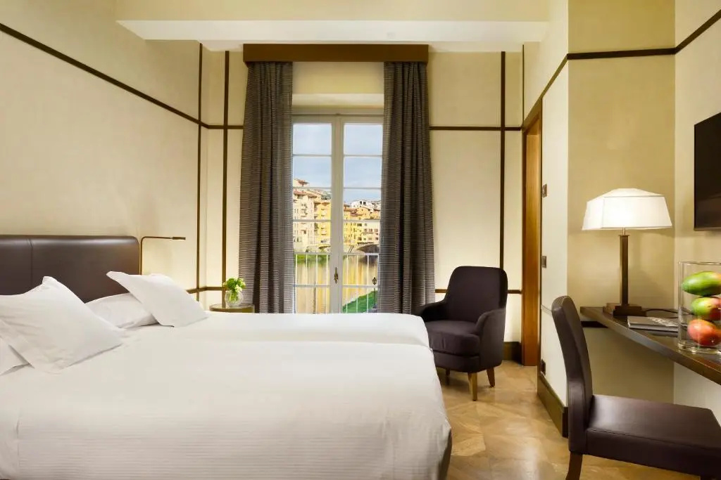 Deluxe Double room with Arno  river view (full double bed)