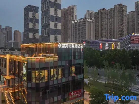 Leilong E-Sports Hotel (Wuhan Xinrong Tianjie Baibuting Huayuan Road Subway Station)