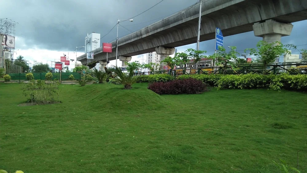 Om Shanti Guest House - Near Ruby General Hospital and Science City