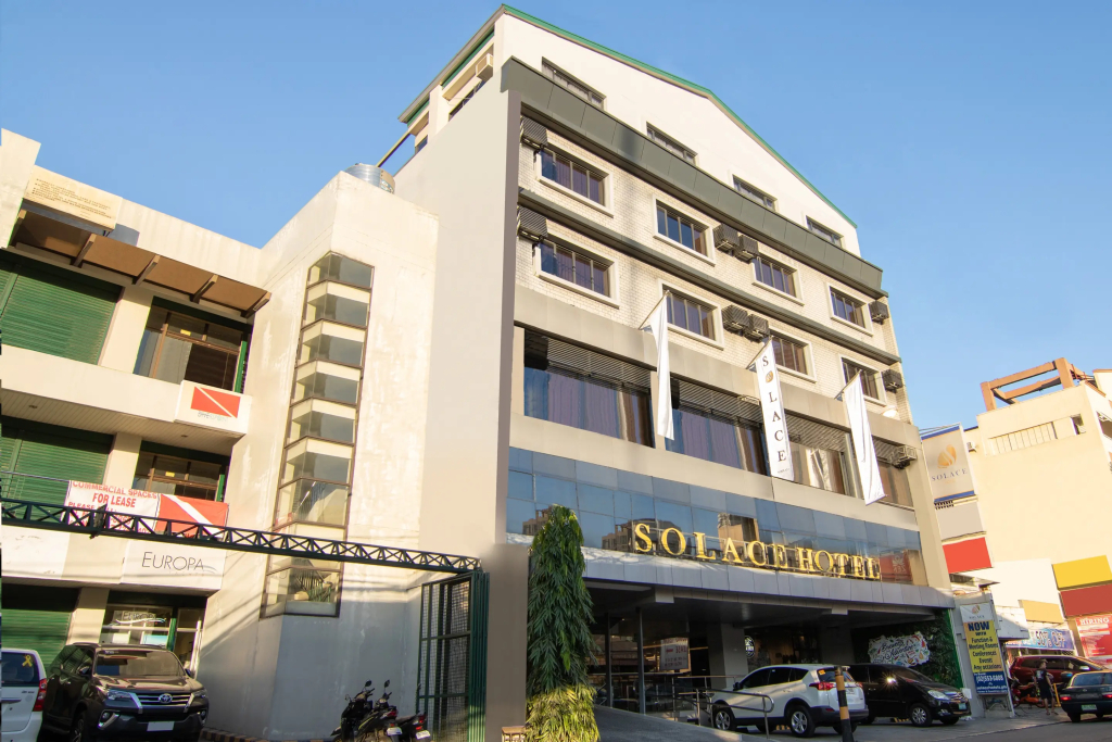 OYO 146 Solace Hotel - Vaccinated Staff