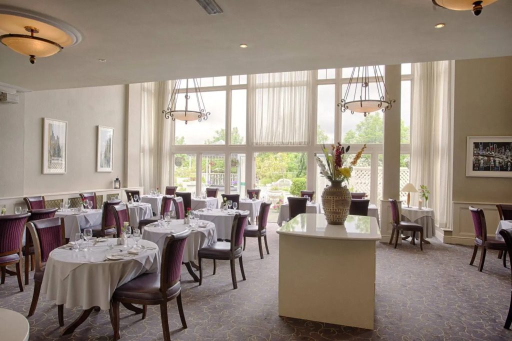 Ashdown Park Hotel - фото 15
