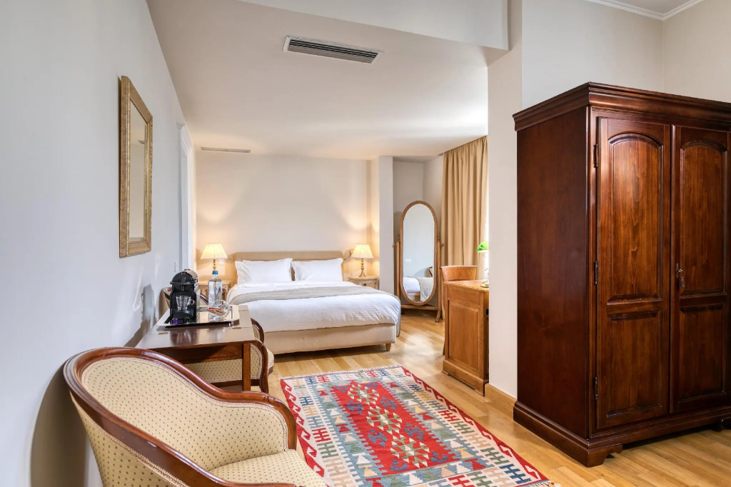 Executive Double room (full double bed)
