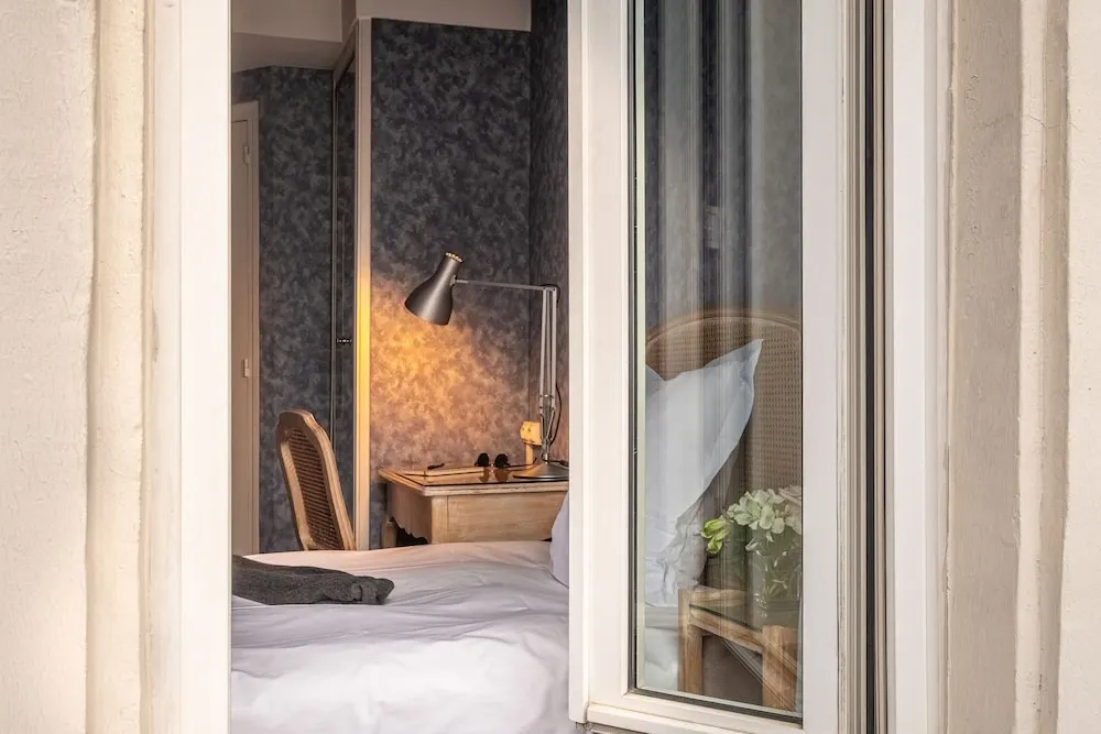 Business room with balcony