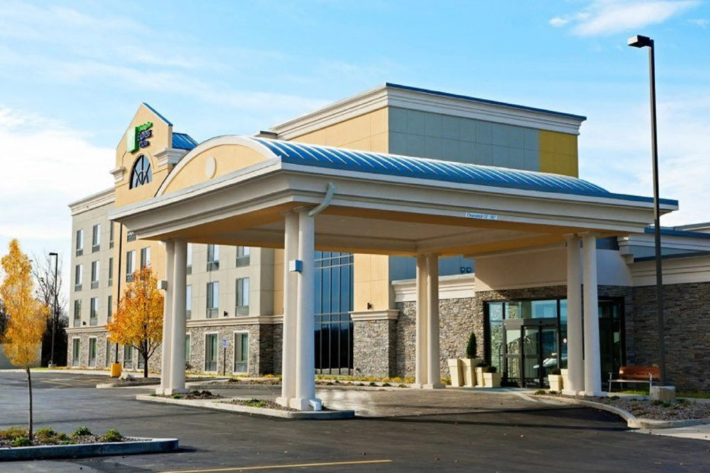 Holiday Inn Express Hotel & Suites Batavia -