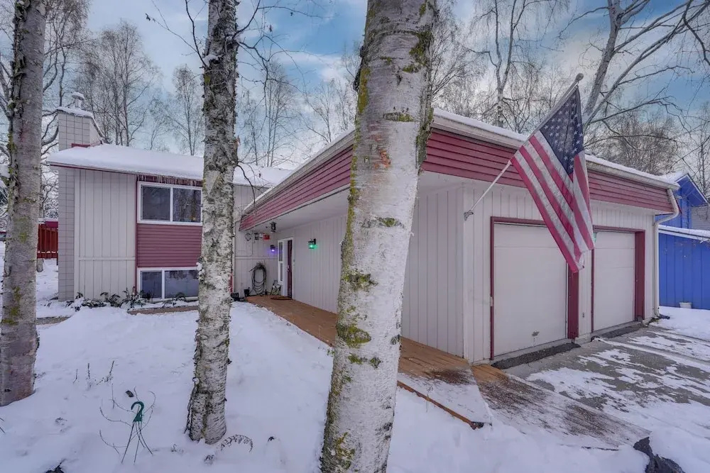 Heart of Anchorage! Home Near Shops & Eats