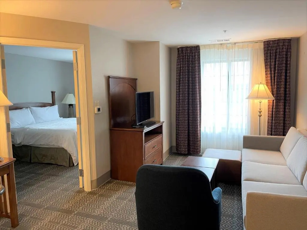 Staybridge Suites Milwaukee West-Oconomowoc by IHG - Chambres