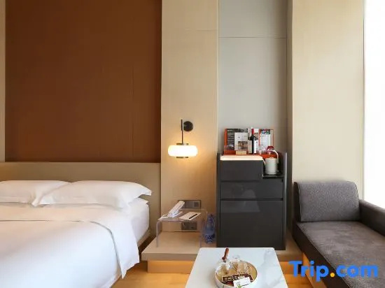 Deluxe Double room (full double bed)