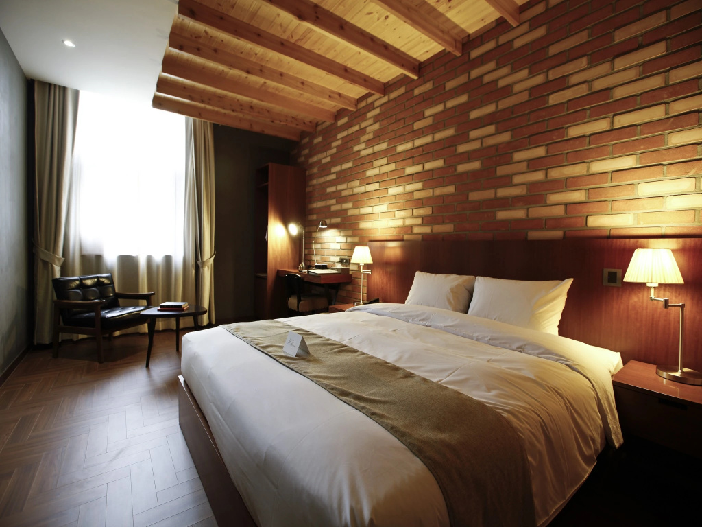 Deluxe Double room (full double bed)
