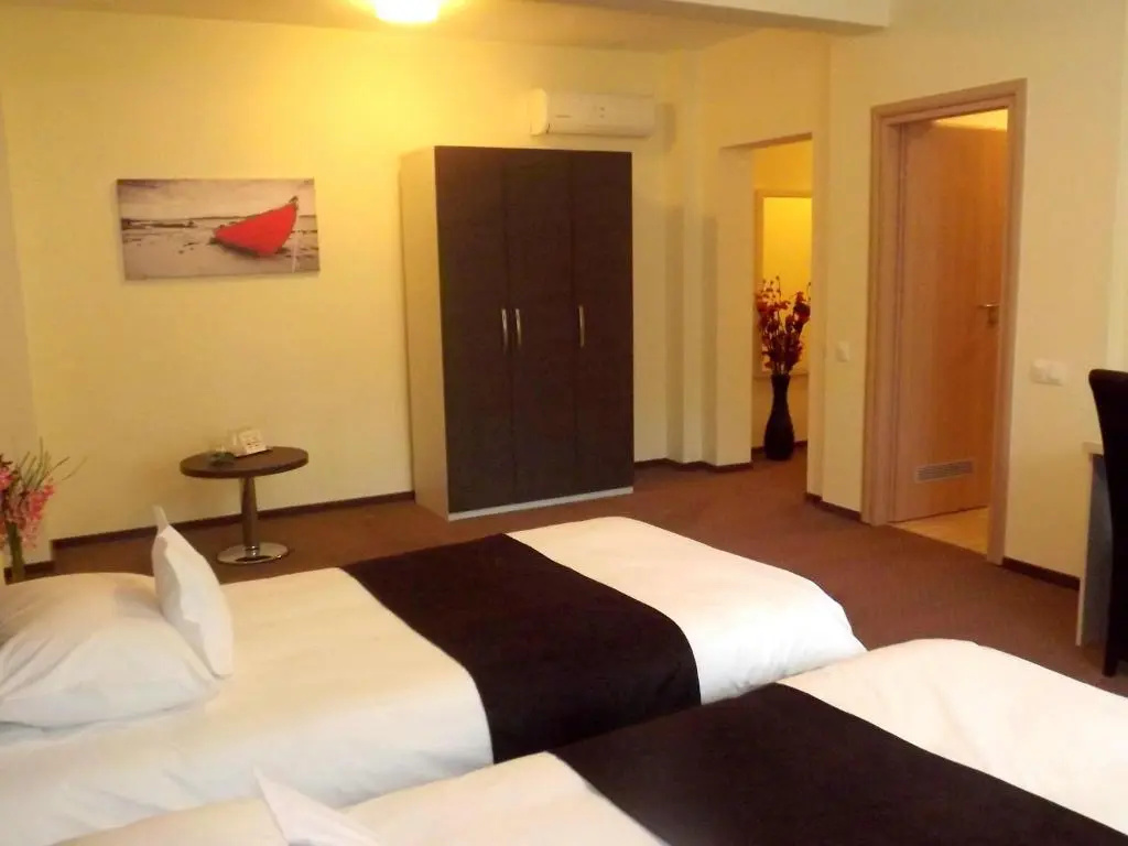 West Plaza Residence - Chambres