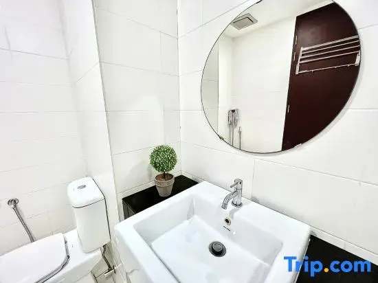 E 1-5Pax Cozy home 4Bed WifiTV Trefoil @Setia City
