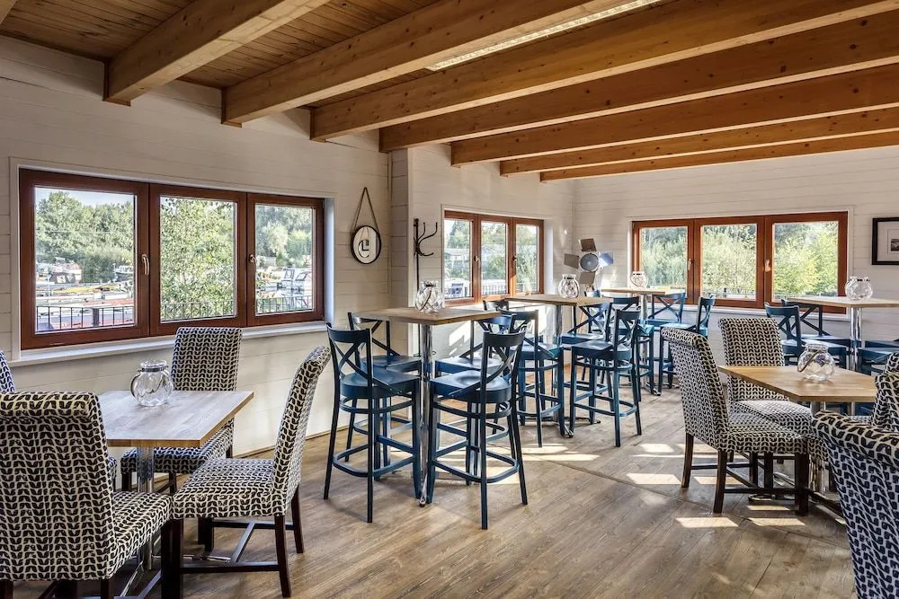 Roydon Marina Village Hotel - Général