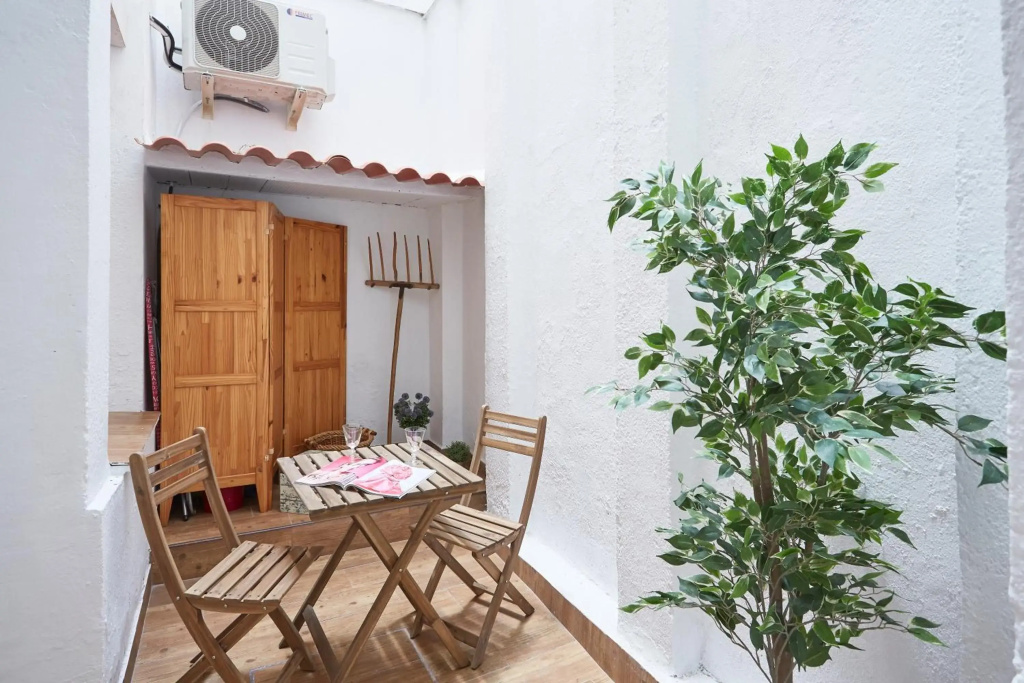 LEEWAYS APARTMENT in ZURITA
