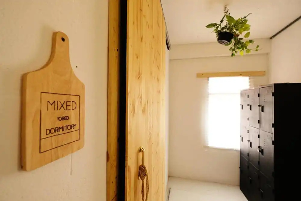 Кровать в общем номере в Bandai Hostel