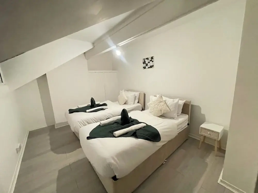Cosy Contractor Stay-Sleeps 4