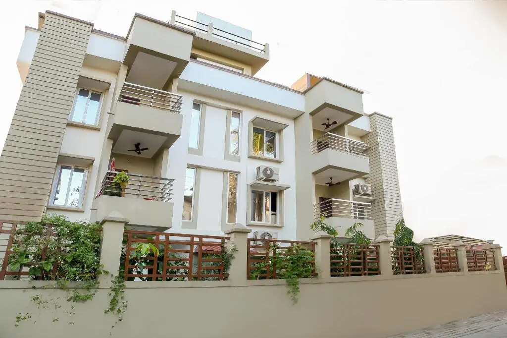 Hotel Golden Way by OYO Rooms