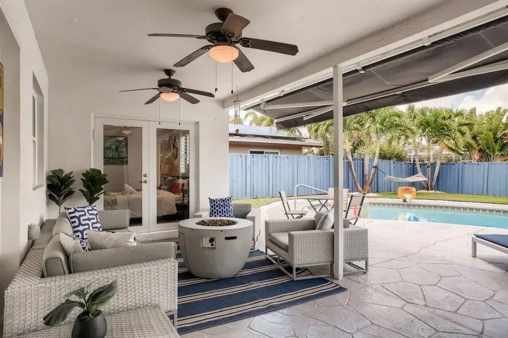 Great Location Private House Pool, Hot Tub, Patio w/ Fire Pit 3br/2ba
