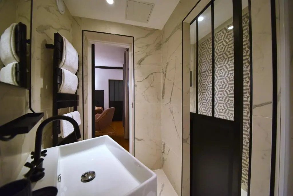 Madrigal hotel 187