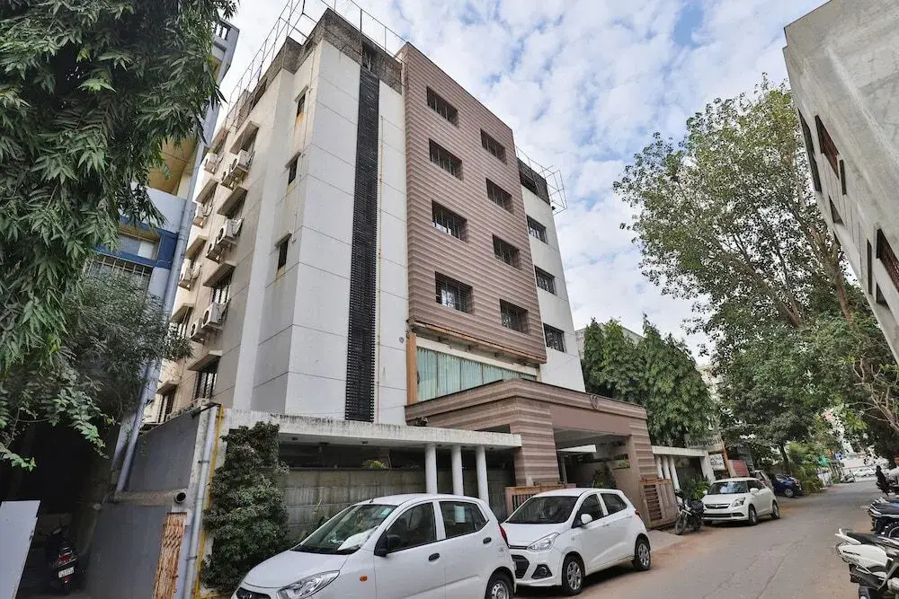Varma Palace By OYO Rooms