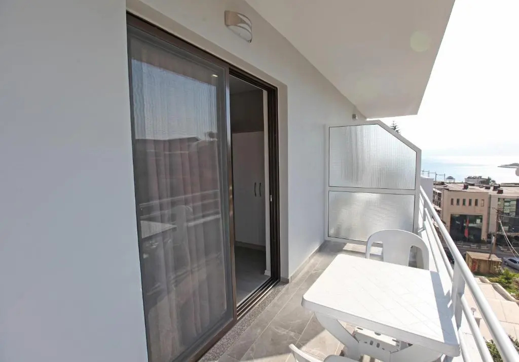 Deluxe Double room with partial sea view (full double bed)