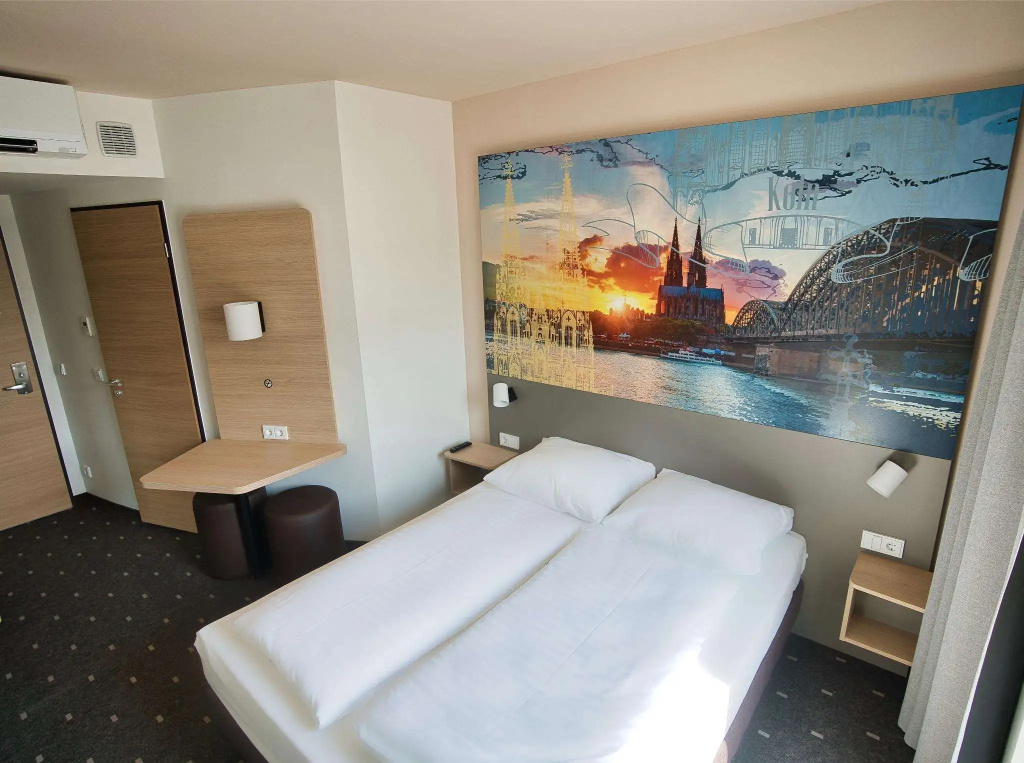 Standard Double room (full double bed)