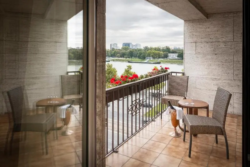 Superior Double room with balcony (full double bed)