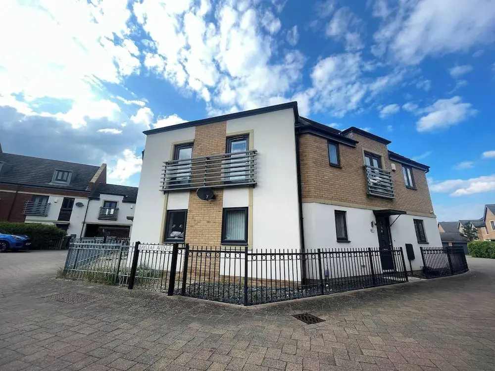 Hampton 3-bedroom Luxury Escape With Parking